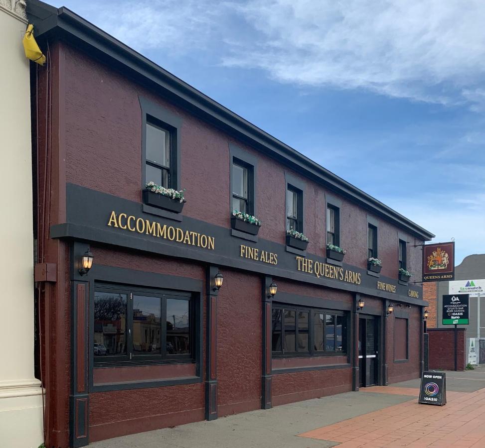 Queens Arms Hotel Longford Esterno foto